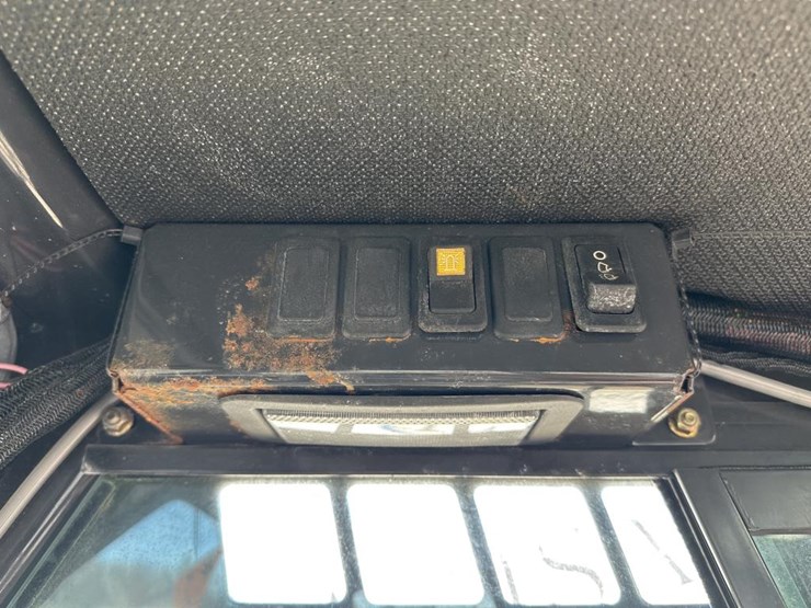 2015-bobcat-s70-image-30