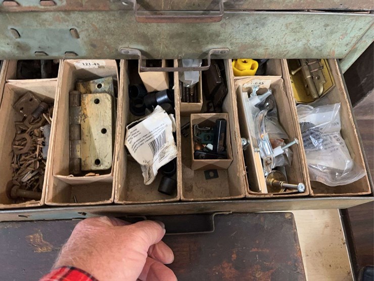 (2)-screw-cabinets-image-13