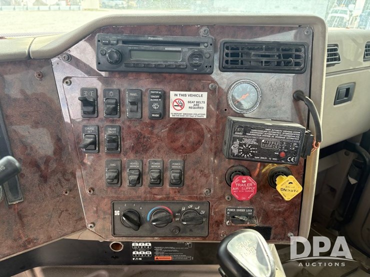 2006-ihc-9200i-truck-(pz14171,-unit-99451)-image-21