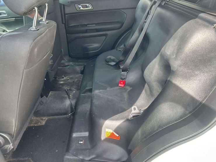 2017-ford-explorer-image-19