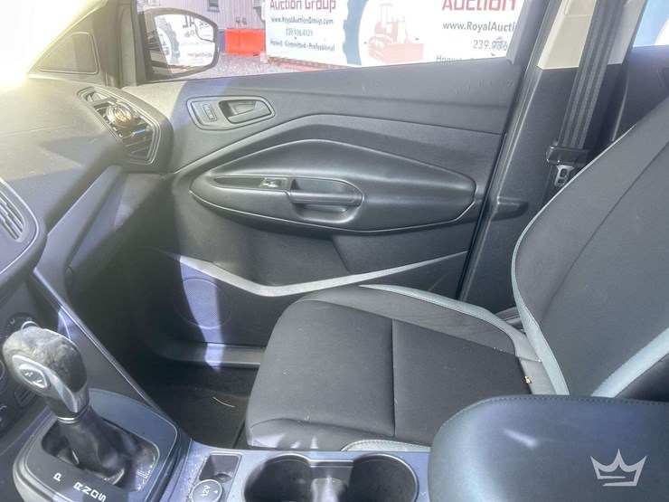 2016-ford-escape-image-19