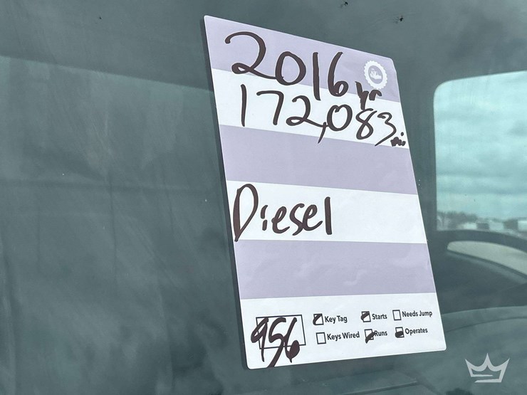 2016-isuzu-npr-image-25