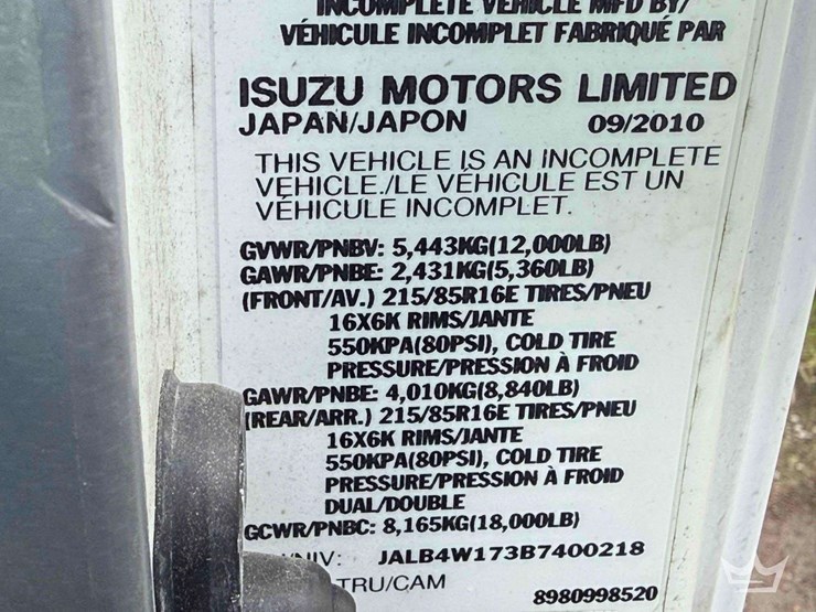 2011-isuzu-npr-image-30