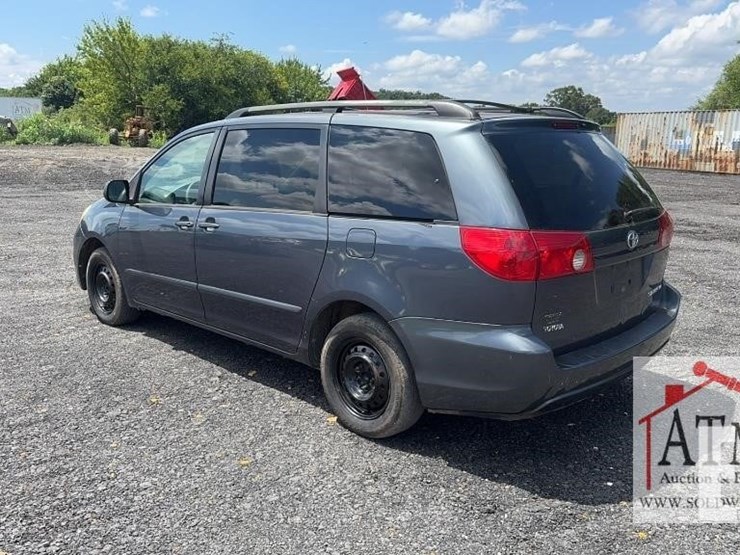 2006-toyota-sienna-image-4