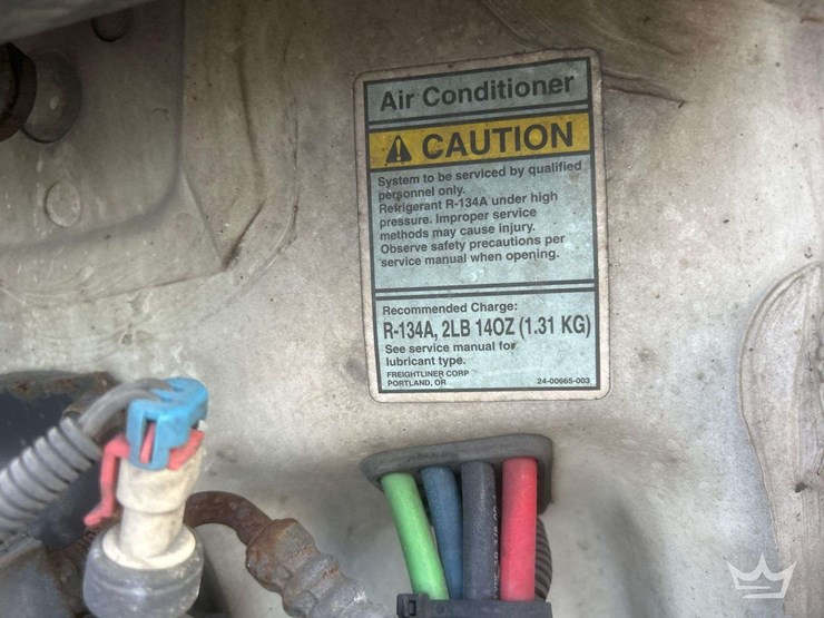 2003-freightliner-fl60-image-61