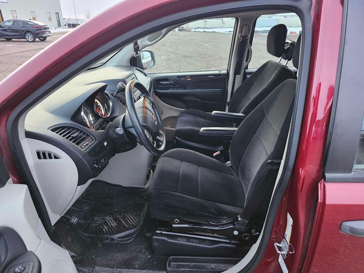 2014-dodge-grand-caravan-se-image-22