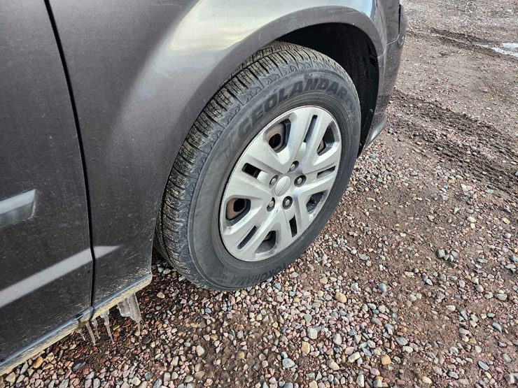 2015-dodge-grand-caravan-image-48