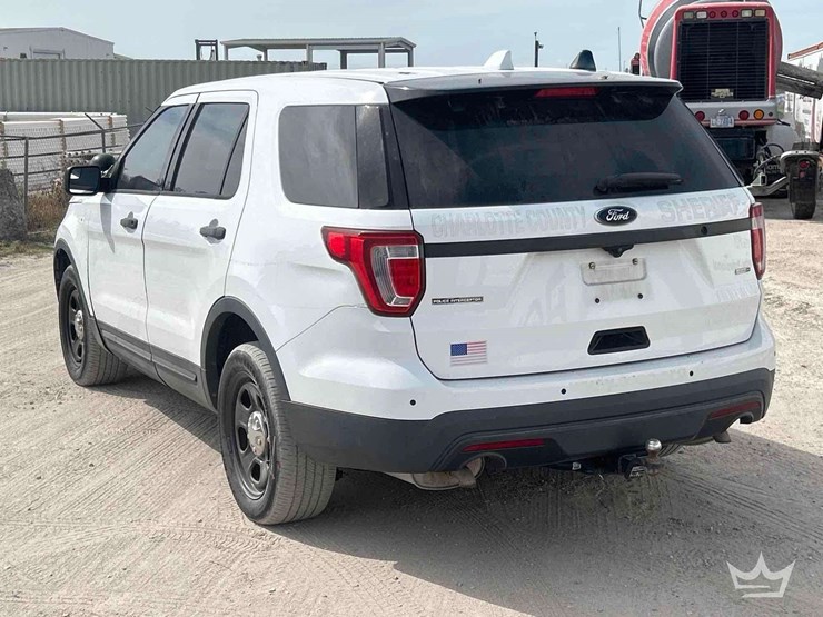 2017-ford-explorer-image-4