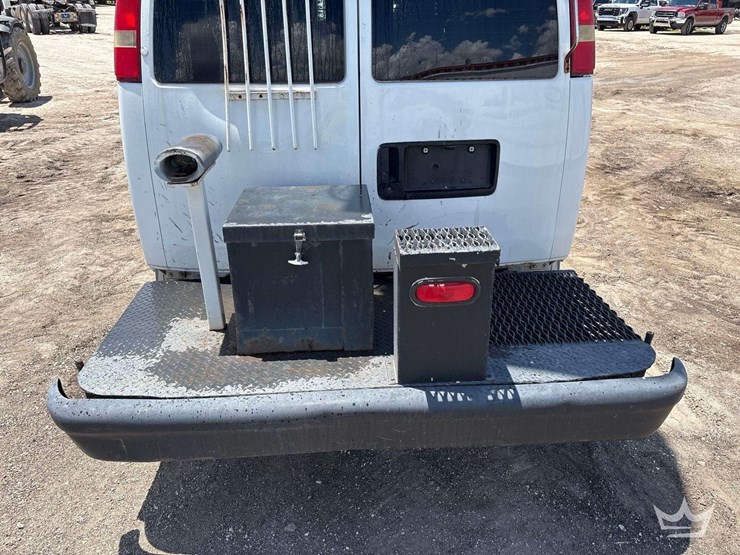 2006-chevrolet-express-3500-image-24