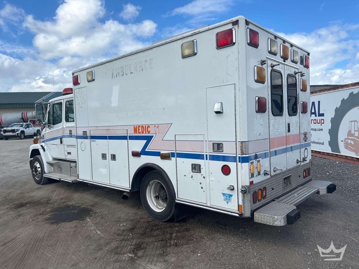 2004-freightliner-fl60-image-4