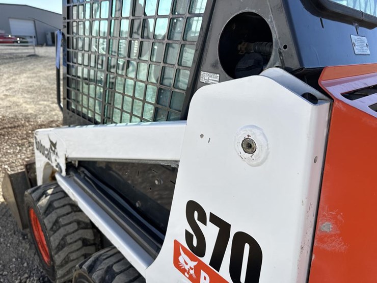 2015-bobcat-s70-image-16
