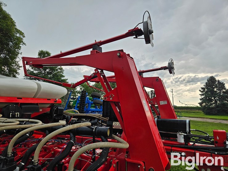 2007-white-8524c-24r20-planter-image-17