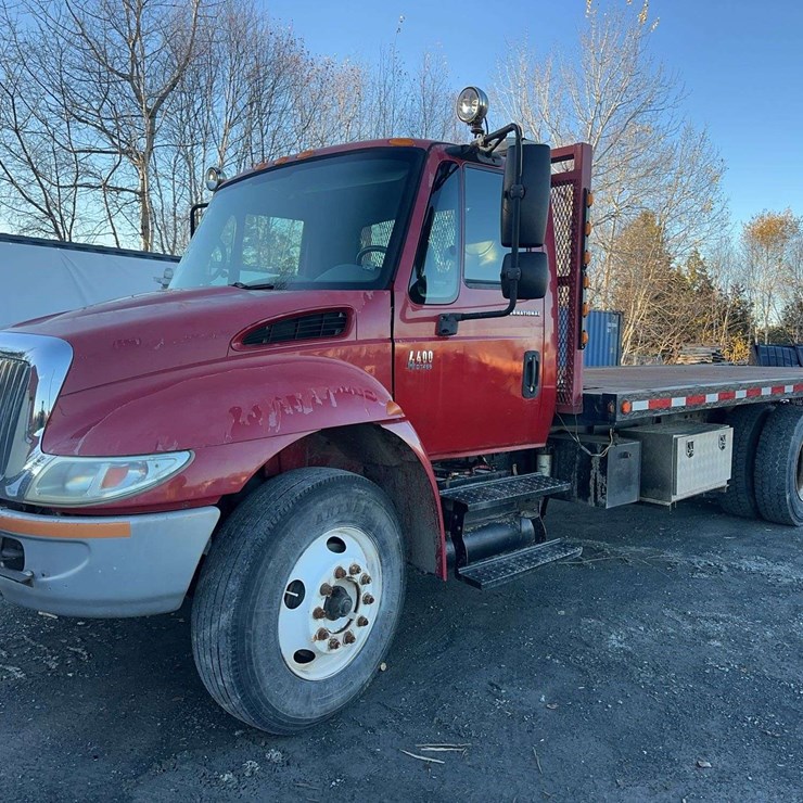 2004 INTERNATIONAL 4400