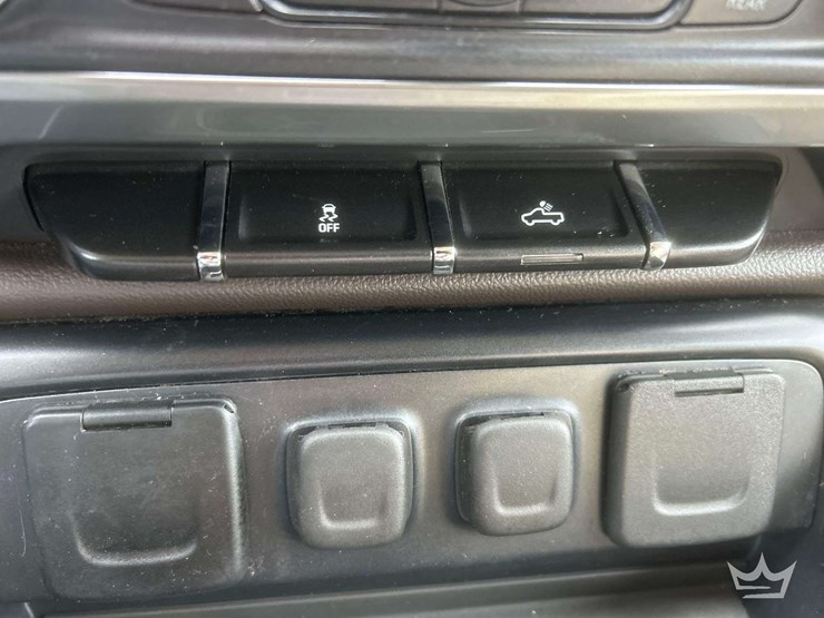 2014-chevrolet-silverado-4x4-crew-cab-pickup-truck-image-27