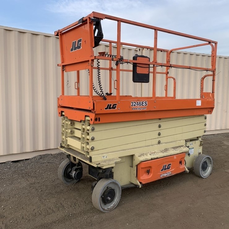 2018 JLG 3246ES