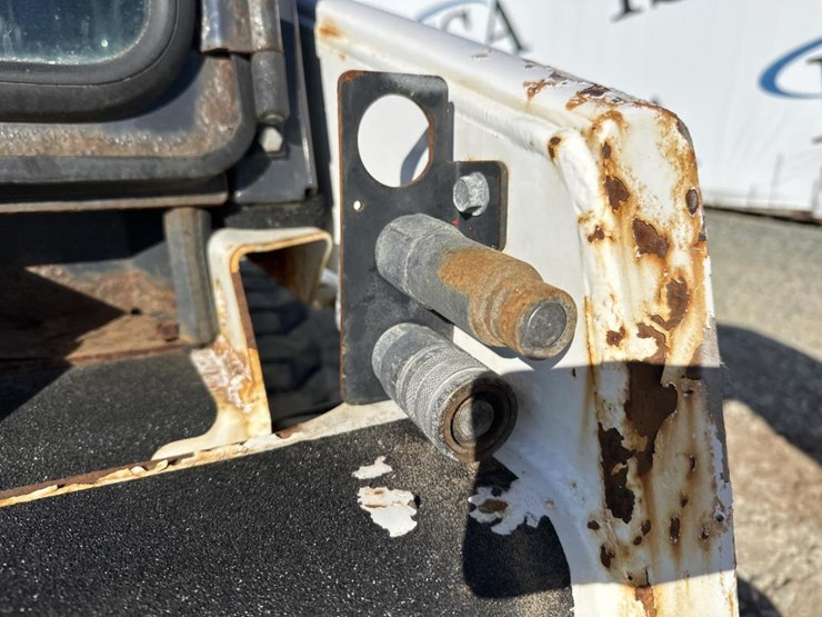 2015-bobcat-s70-image-18