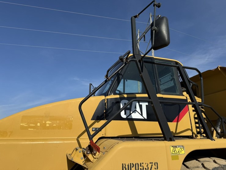 2010-caterpillar-740-image-65