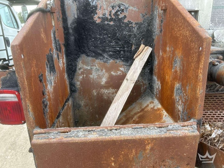 2014-freightliner-m2-106-image-40