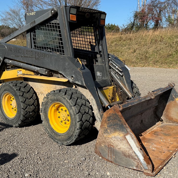 NEW HOLLAND LS180