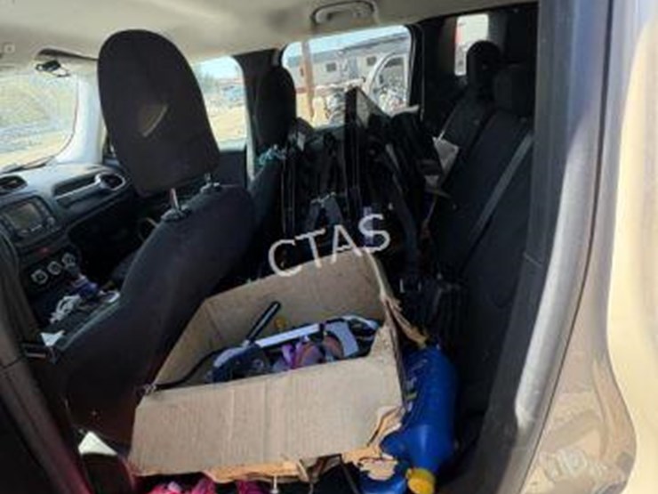 2015-jeep-renegade-image-15