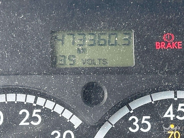 2004-freightliner-fl60-image-8