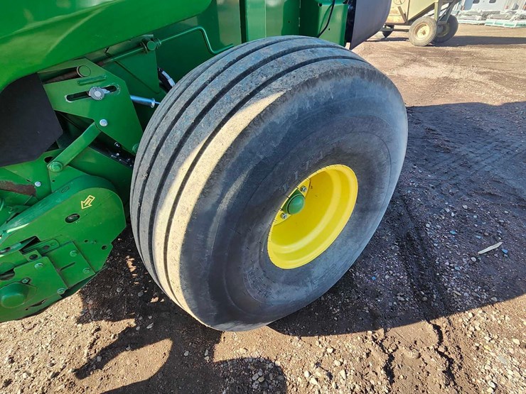 2021-john-deere-560r-image-36