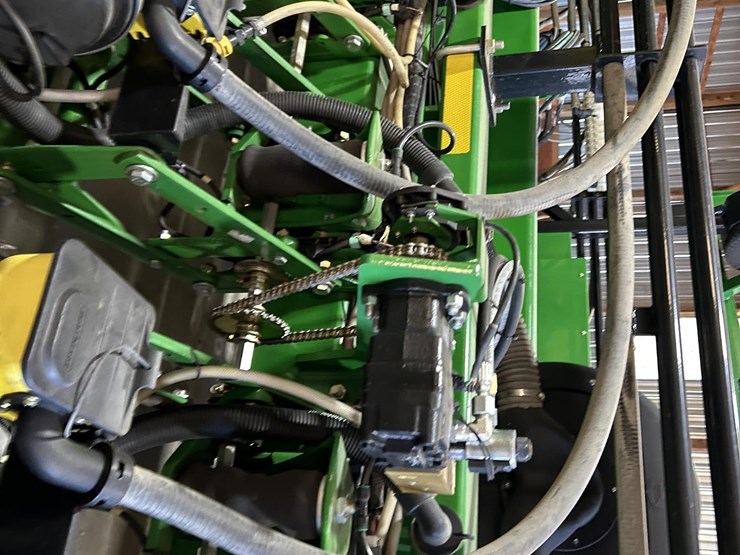 2014-john-deere-db60-image-46