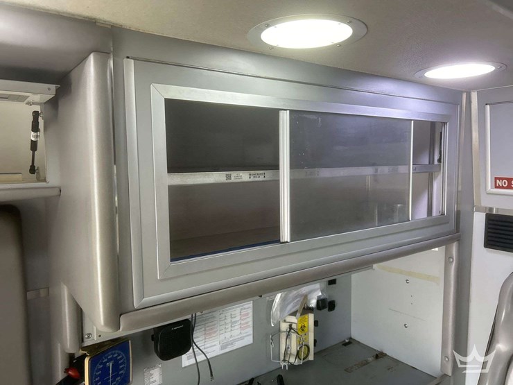 2003-freightliner-fl60-image-36