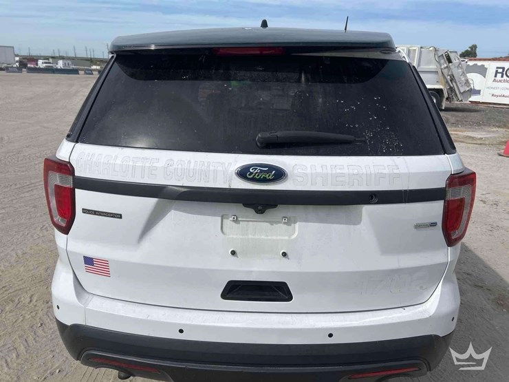 2017-ford-explorer-image-27