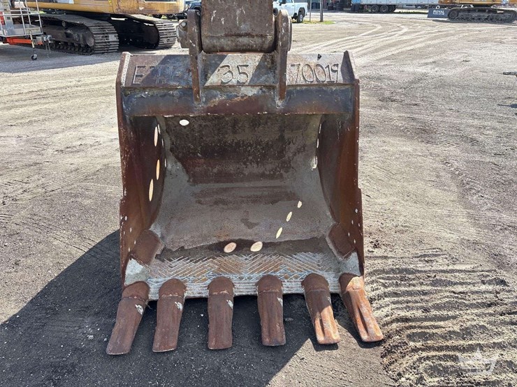 2013-deere-350g-lc-image-8