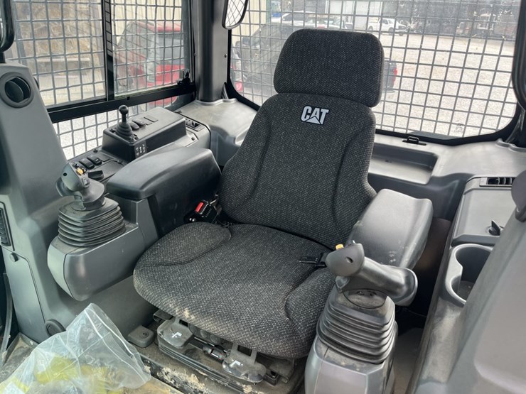 2021-caterpillar-d3k2-xl-image-14