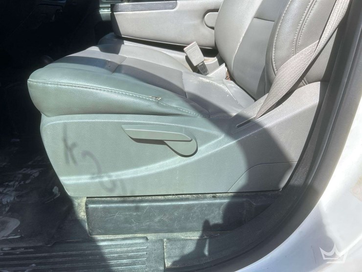 2015-chevrolet-silverado-2500-image-16