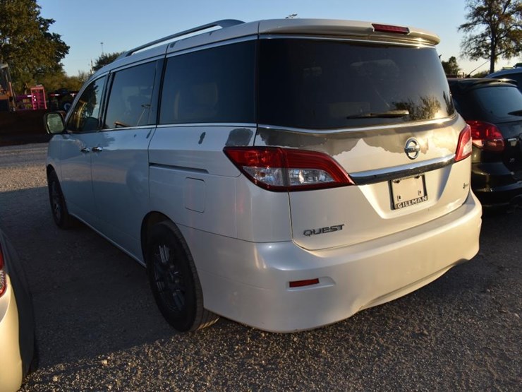 2011-nissan-quest-image-4