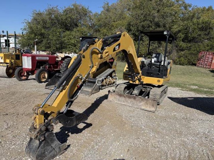 2011-caterpillar-302.5-image-1