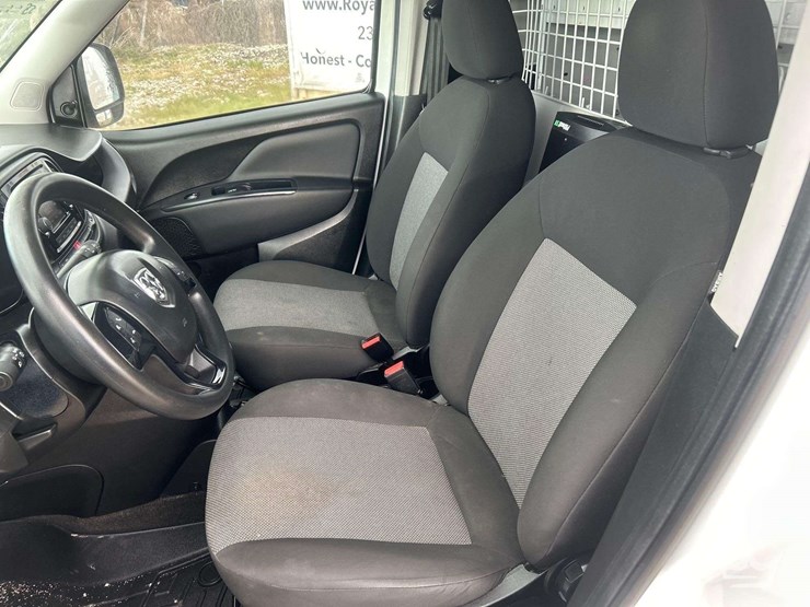 2021-ram-promaster-city-image-32