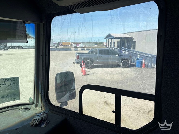 2001-freightliner-mb55-chassis-bus-image-20