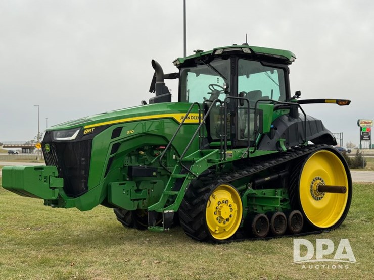 2022-john-deere-8rt-370-image-1