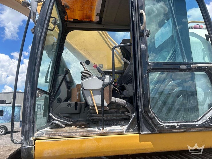 2016-caterpillar-349fl-image-5