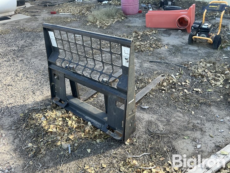 skid-steer-pallet-forks-image-5