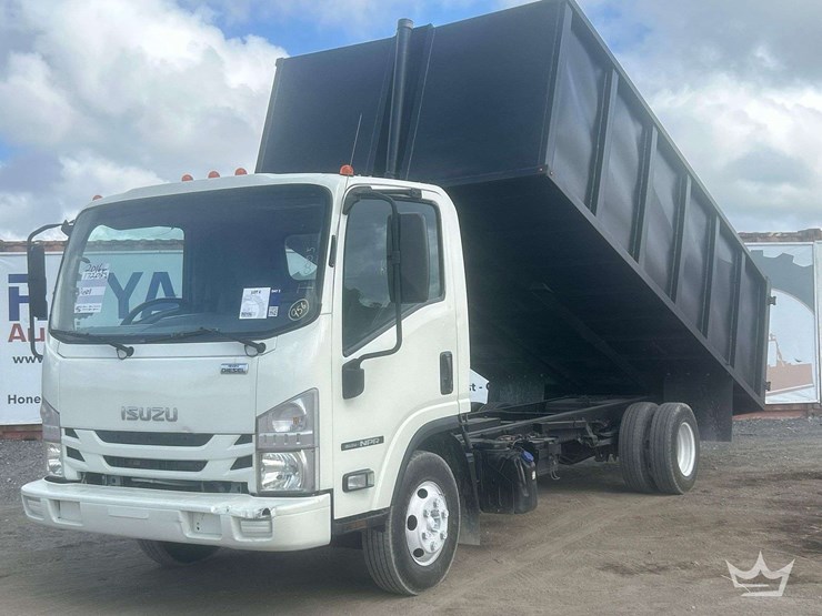 2016-isuzu-npr-image-29