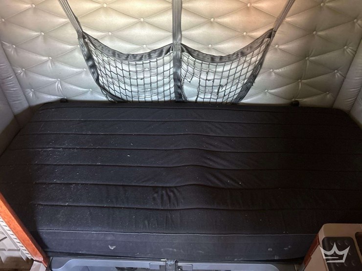 2017-freightliner-cascadia-125-image-40