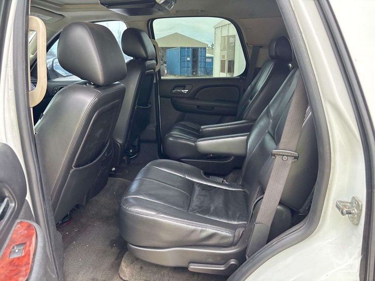 2010-chevrolet-tahoe-image-14