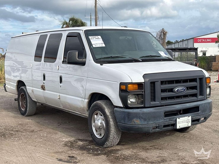 2013-ford-cargo-image-2