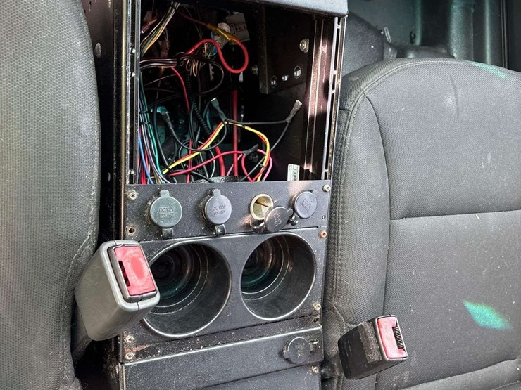 2017-ford-explorer-image-16