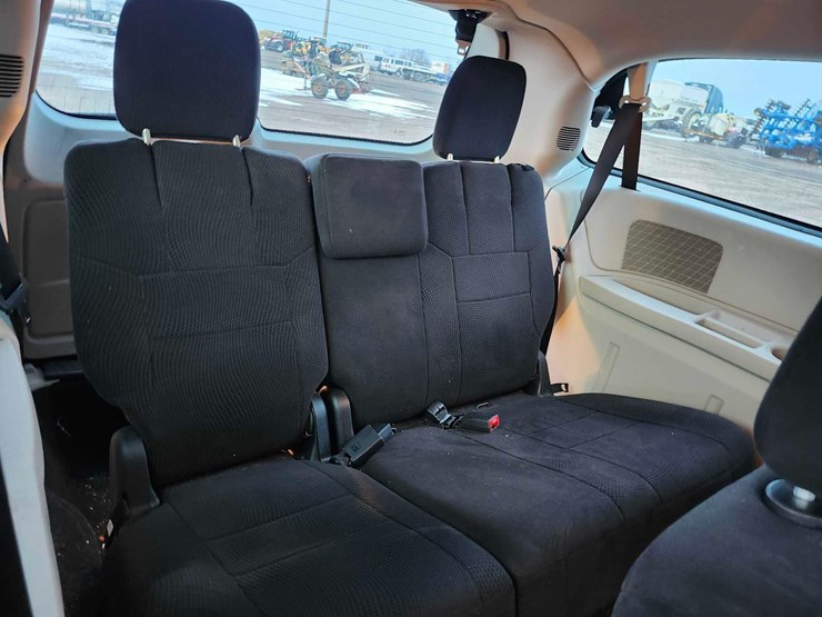 2014-dodge-grand-caravan-se-image-41