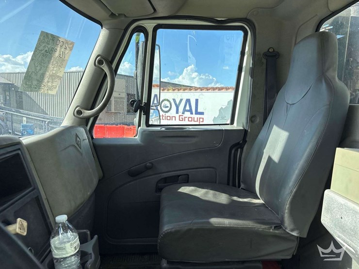 2009-international-7400-image-13