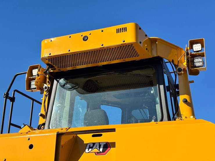 2019-caterpillar-d8t-image-36