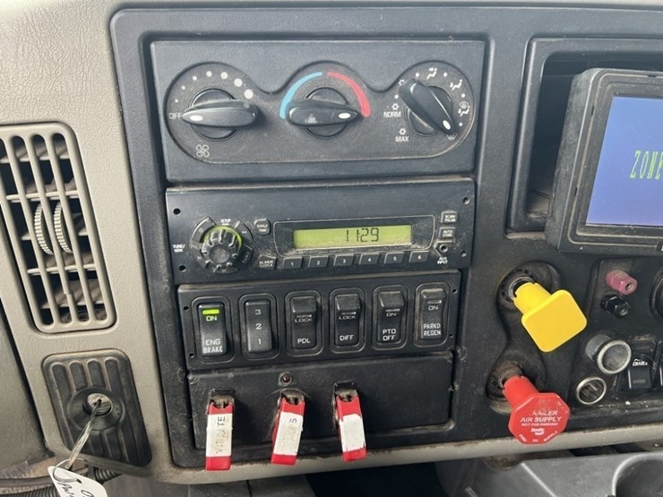 2009-international-7600-image-29