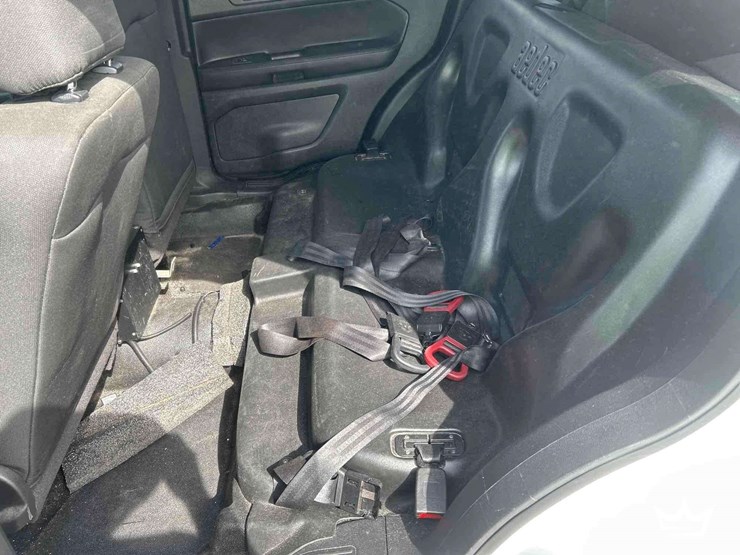 2017-ford-explorer-image-21