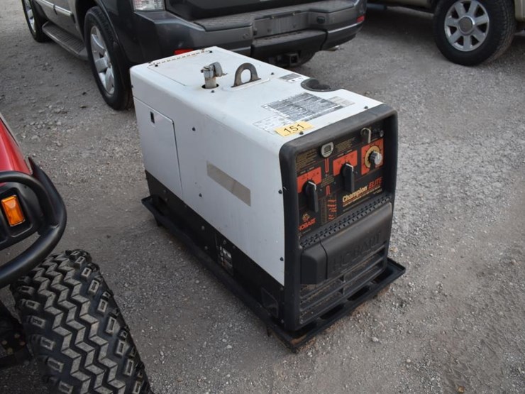 hobart-champion-elite-welder-(serial-#-ma051284y)-(showing-appx-342-hours,-image-2